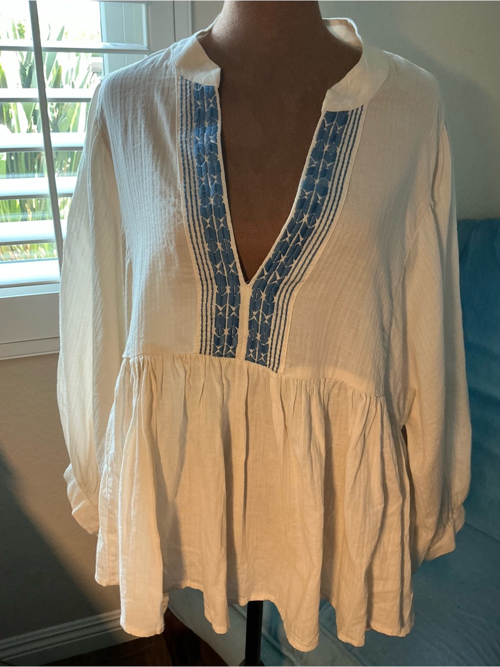 Banana Republic Cream Embroidered Peasant Blouse